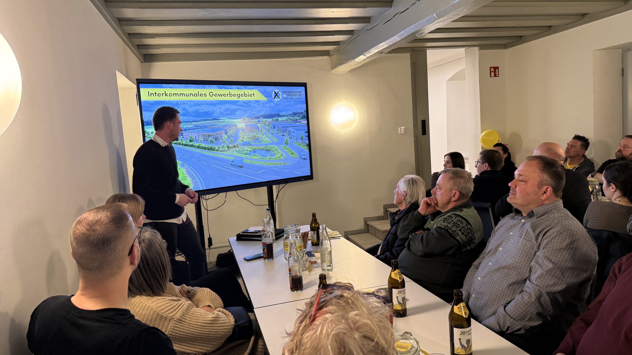 Du betrachtest gerade Bürger-Bierchen: Dialog auf Augenhöhe statt Wahlkampfshow